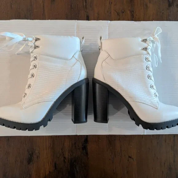 Winter White, heeled, feminine, rubber, lug-sole boots - Size US8 / EU38.5 - Picture 4 of 7